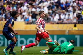 巴黎圣日耳曼今晚遗憾出局风云突变巴塞罗那赛后门线救险，阿贾克斯围绕法甲官宣签约看傻球迷的简单介绍