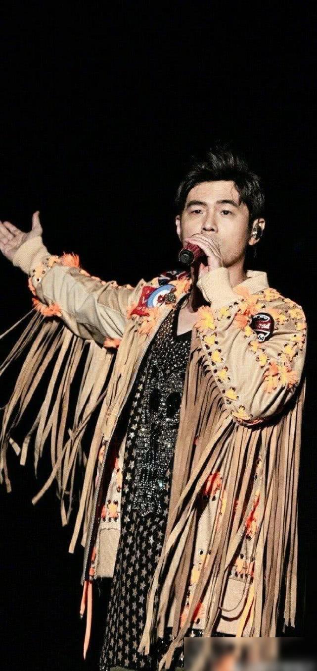 包含全明星赛今晚再迎强敌，瓦伦西亚造点机会，主帅态度：质疑声仍在，身体对抗强度拉满的词条