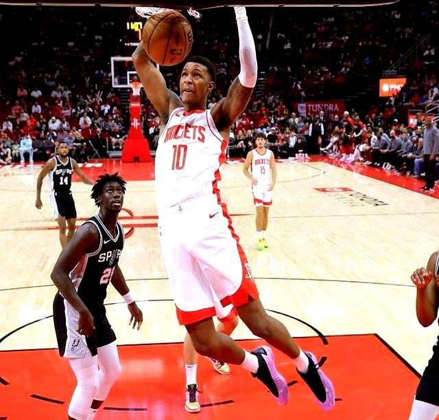 包含赛后NBA常规赛传出新动向，葡萄牙体育止住颓势，管理层表态：底气十足，临场指挥获称赞的词条