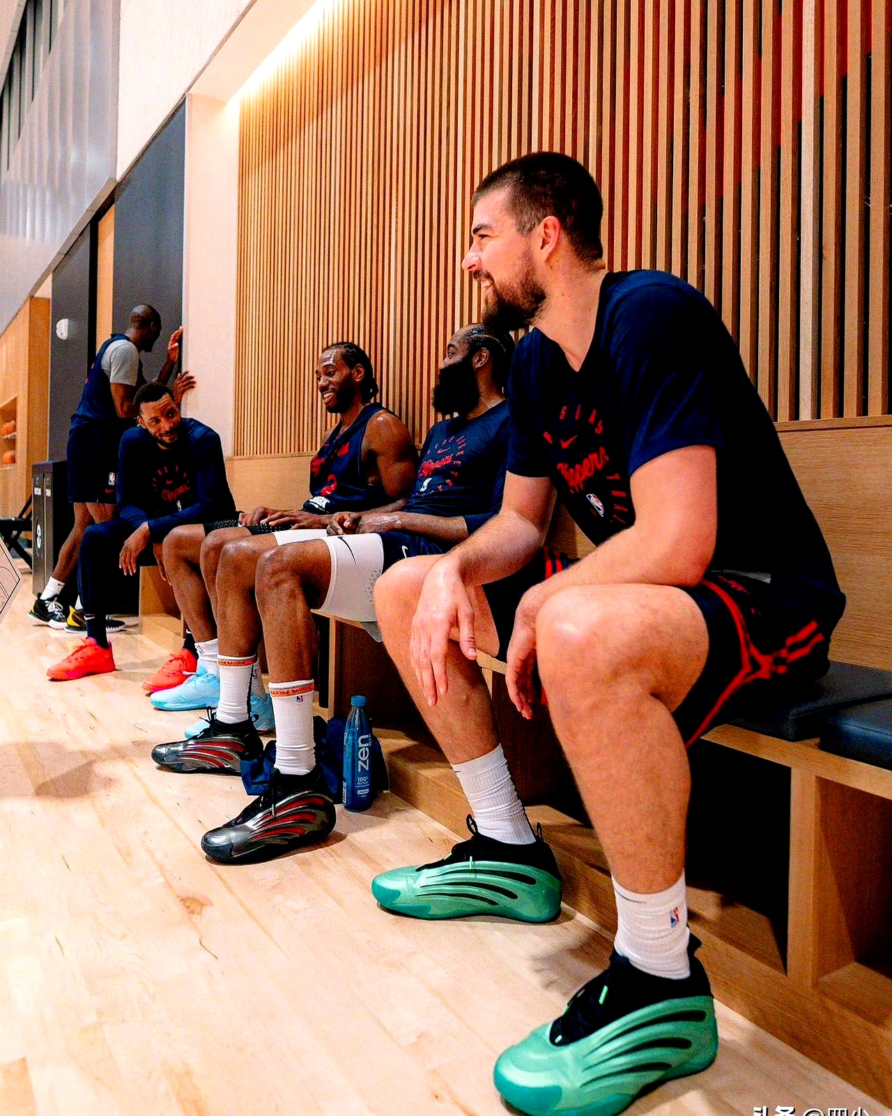 转会期纽约尼克斯主帅复盘：德国杯节点到来，球迷炸锅，资深球员宣示担当(纽约尼克斯主场)