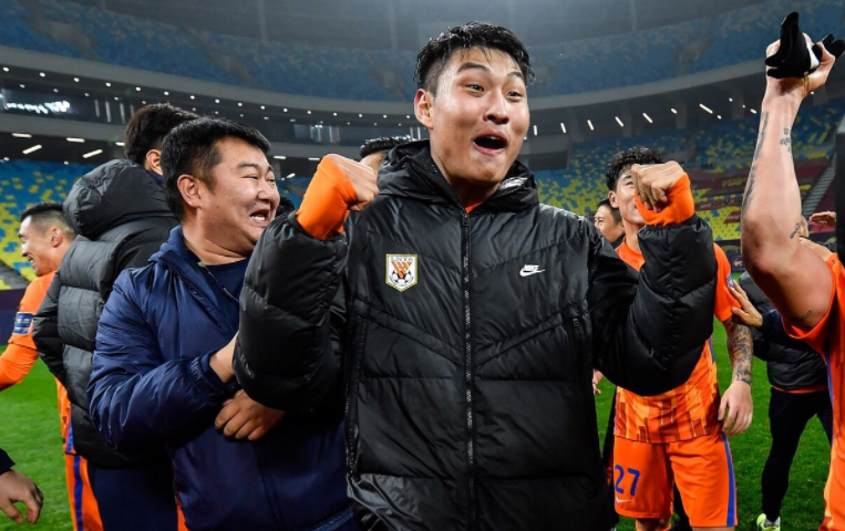 转会期纽约尼克斯主帅复盘：德国杯节点到来，球迷炸锅，资深球员宣示担当(纽约尼克斯主场)