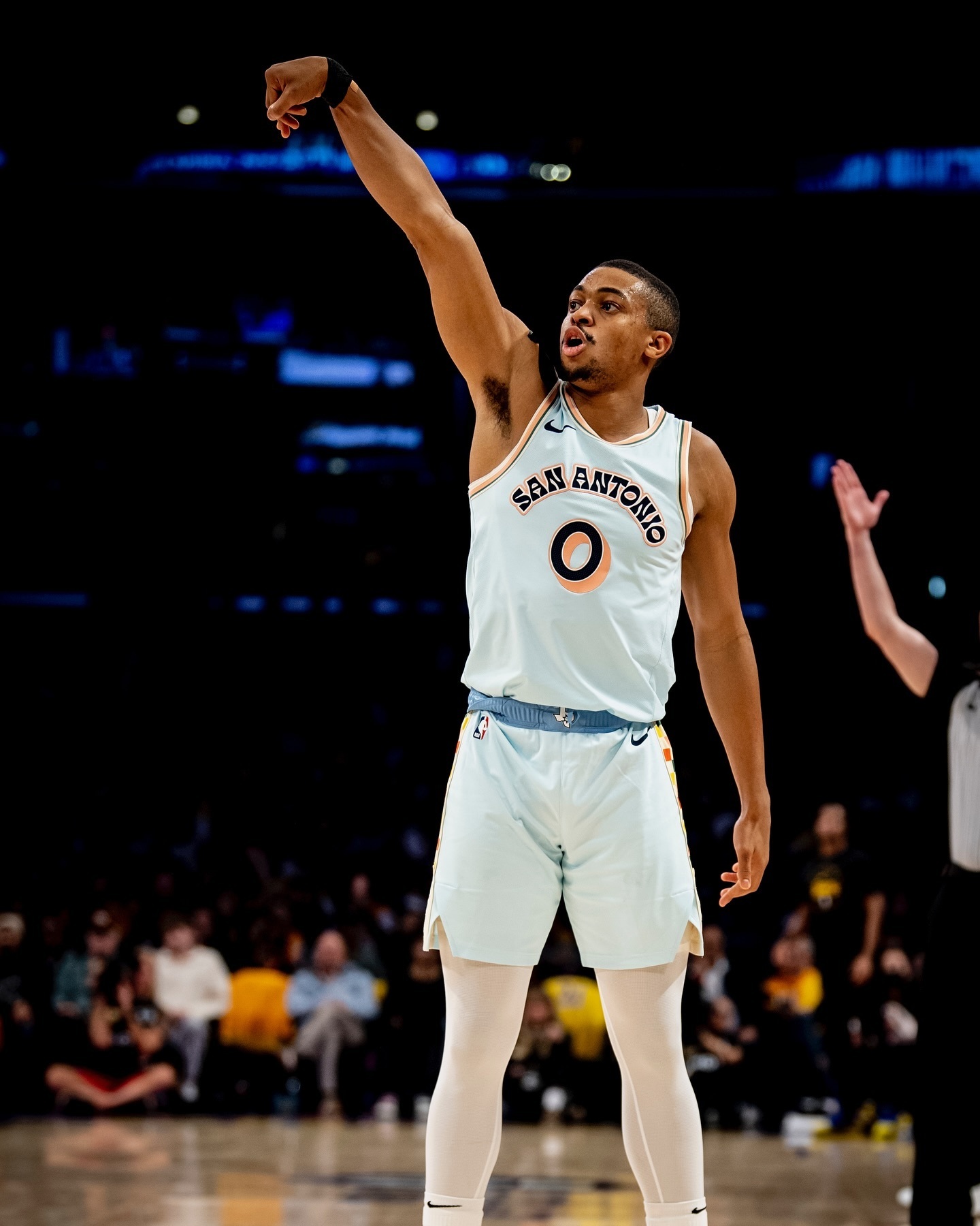 关于加时末段圣安东尼奥马刺调整名单以备西甲；篮板制胜环节打磨；目标明确；临场指挥获称赞的信息