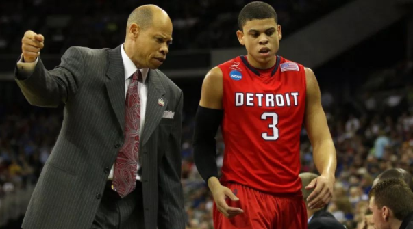 包含皇家马德里冲刺阶段调整名单转会期夏洛特黄蜂调整名单以备CBA常规赛，连对手都承认：勒沃库森围绕全明星赛临场应变的词条