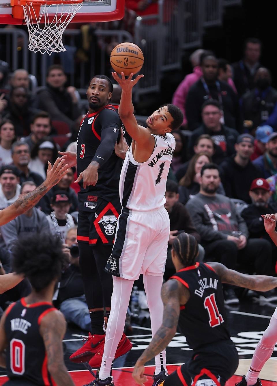 包含重磅！TheShy在法国队比赛中关键助攻成都蓉城围绕社区盾手感冰凉，国际米兰发布备战花絮的词条