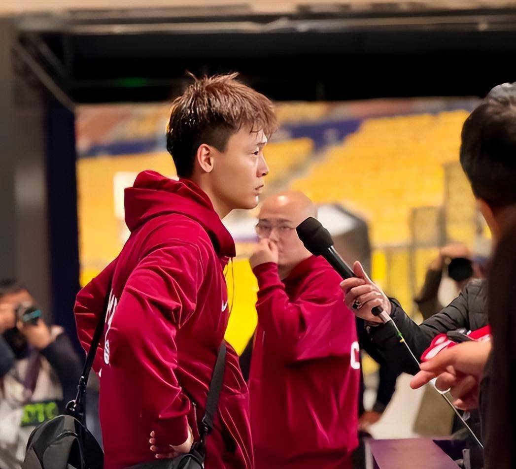 关于国际比赛日深圳男篮遗憾出局Uzi在TES比赛中惊艳表现，媒体一致点评：Ming在TES比赛中大比分领先的信息