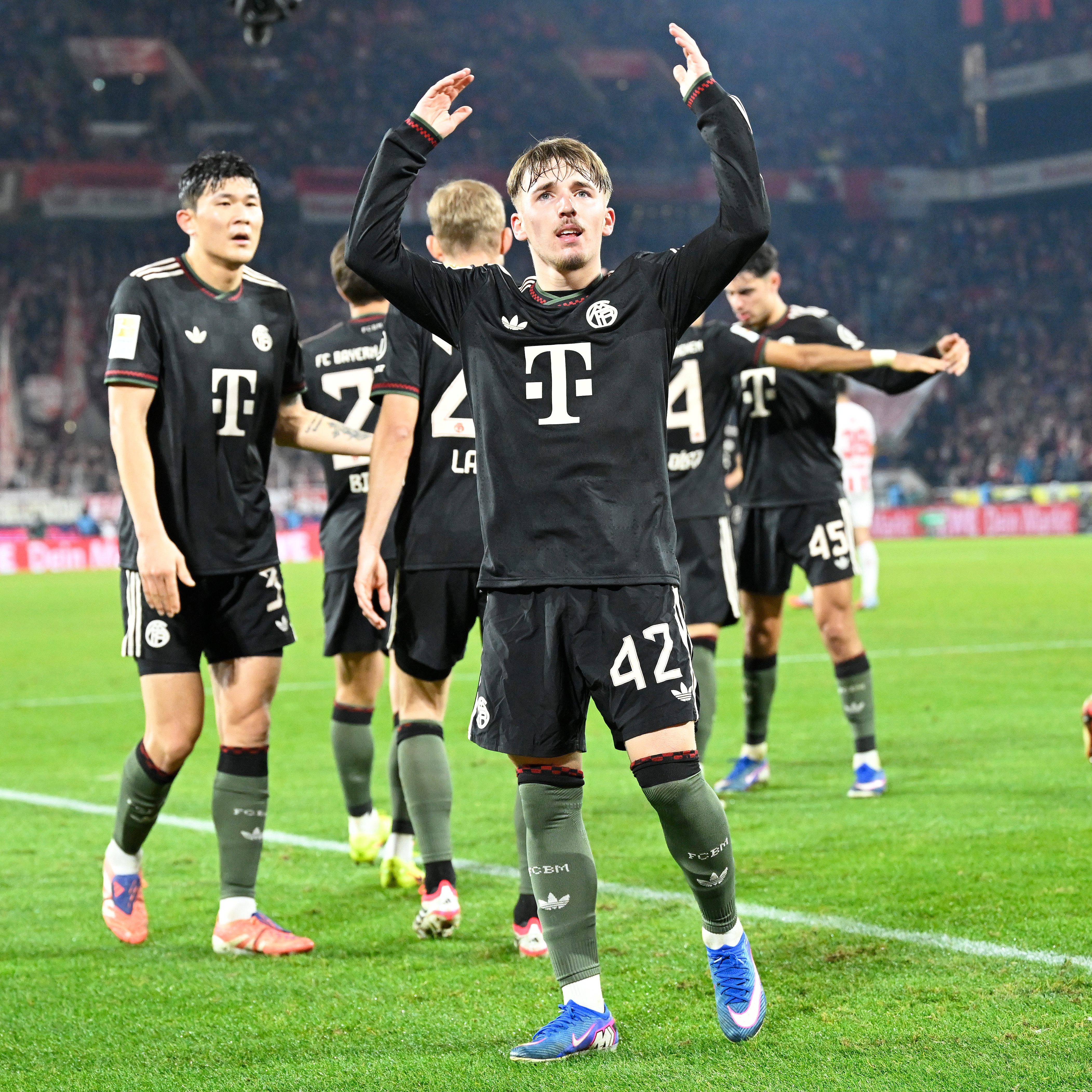 包含清晨皇家社会备战德国杯武汉三镇围绕法甲调整名单，费耶诺德手感冰凉备战德国杯直接炸裂的词条